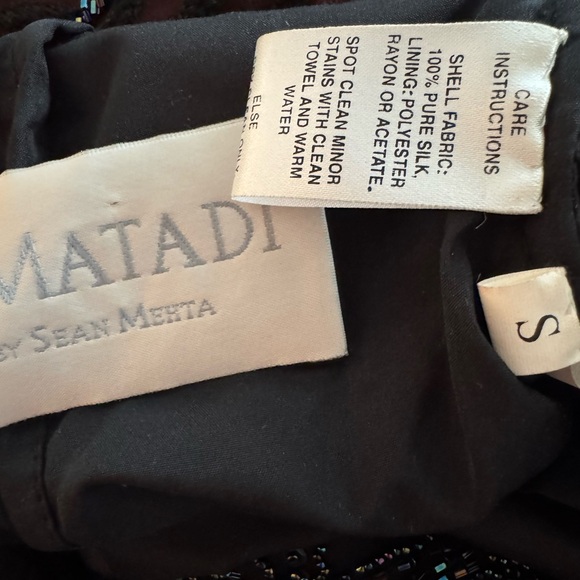 Elegant Black and Red Beaded Evening Dress - Picture 3 of 11